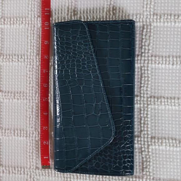 Teal faux patent leather embossed croc clutch purse - Picture 2 of 8